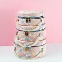 مجموعة شنط جلد 3 قطع بماقسات مختلفة بيضاوية الشكل لتنظيم وحمل الميك اب مزينة بقلوب