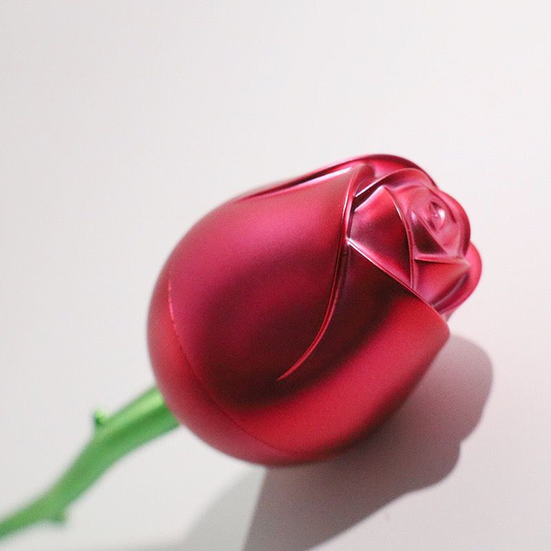 فرشة ميكاب لدمج الكنتور والكونسيلر وكريم الاساس شكل وردة