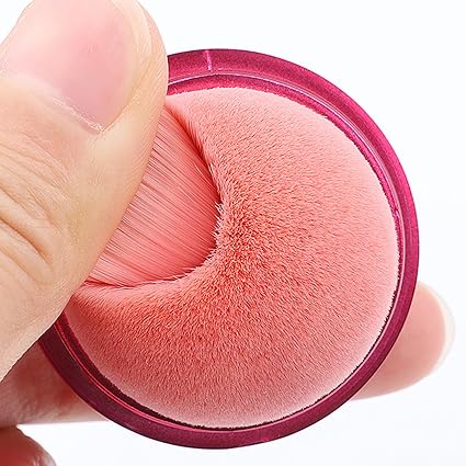 فرشة ميكاب لدمج الكنتور والكونسيلر وكريم الاساس شكل وردة