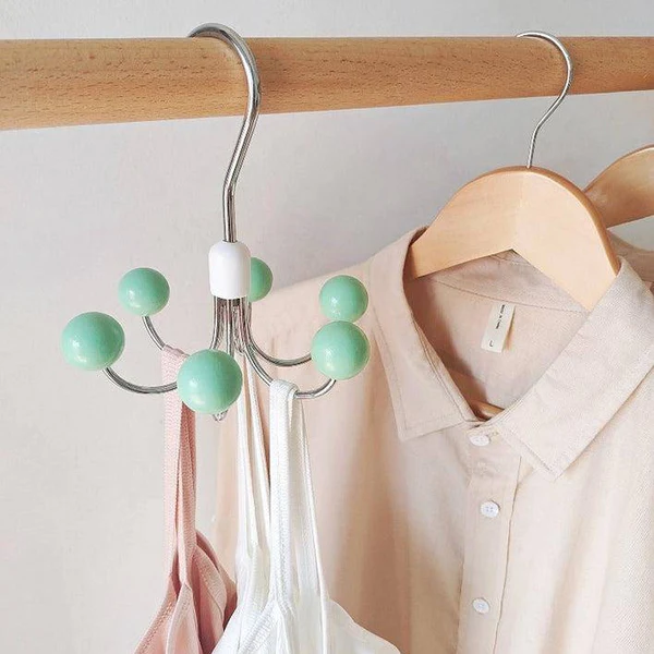 شماعة طرح وملابس