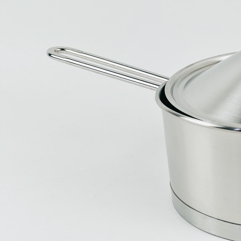 كسرولة استانلس استيل بغطاء ويد لسهولة الحمل  - مقاس 18سم