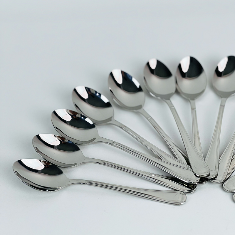 طقم معالق شاي استانلس ستيل 12 قطعة باللون الفضي