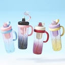 زجاجة مياه بلاستيكية بيد مريحة مناسبة للجيم بسعة 950 مل