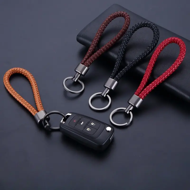 عرض 2 ميدالية مضفرة من الجلد لمفاتيح السيارة والمنزل