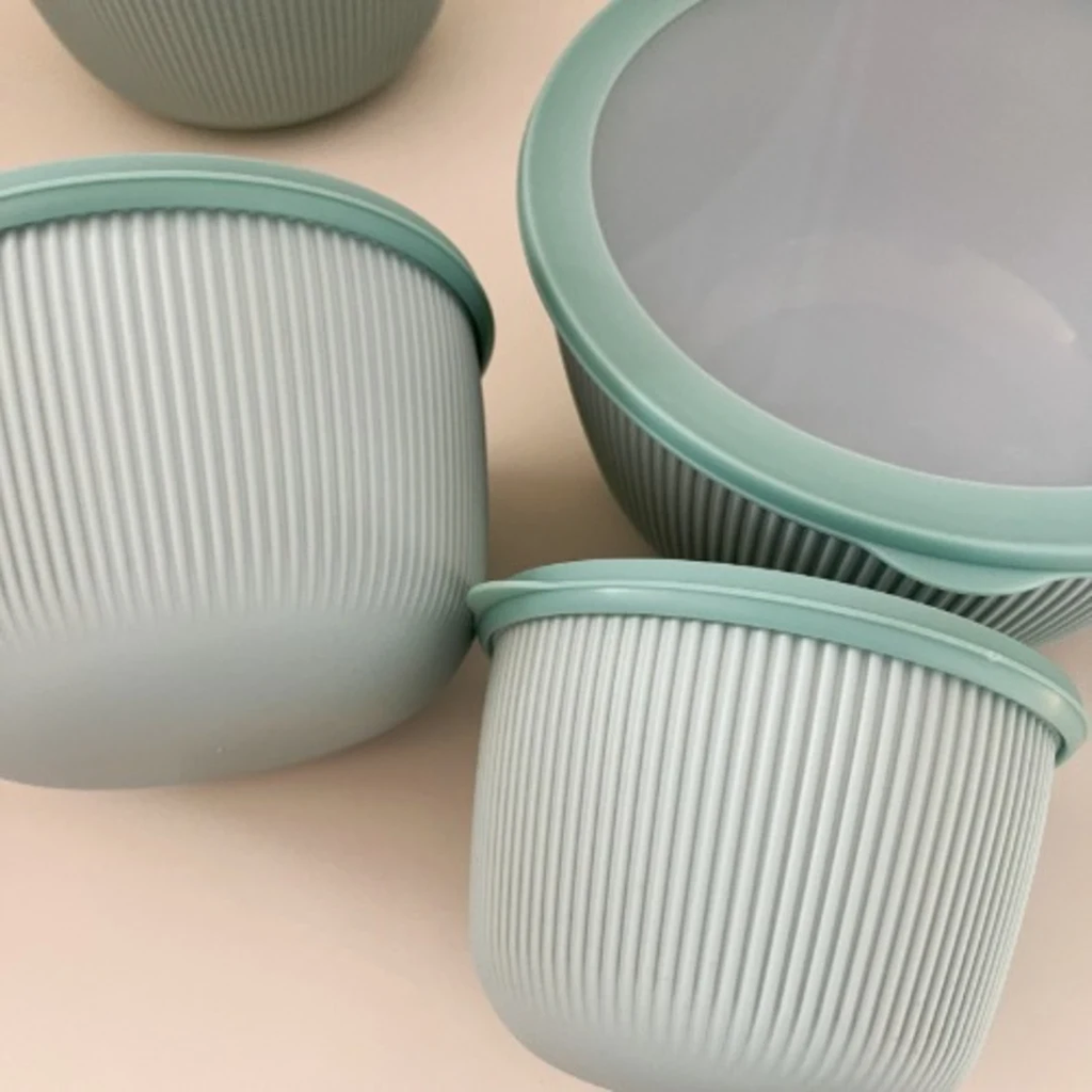 طقم علب تلاجة 4 قطع بأحجام مختلفة بغطاء بإطار سيليكون محكم الغلق لحفظ وتنظيم الطعام