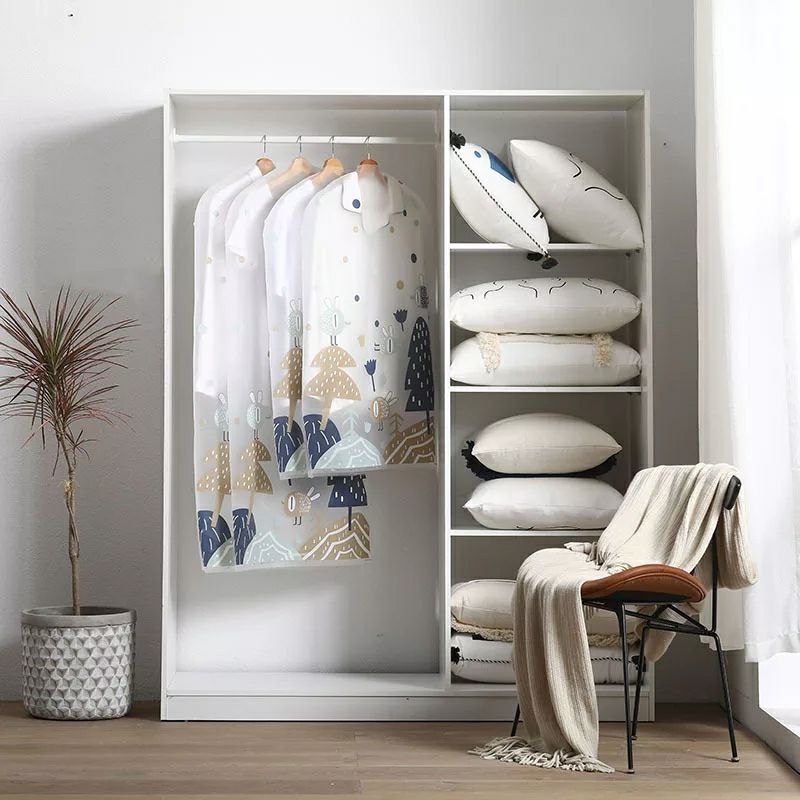 كفر بدله وتربروف للحماية وشفاف لسهولة معرفة البدلة داخل الدولاب