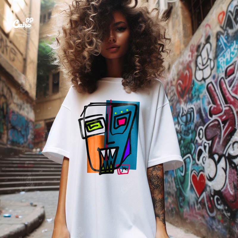 Weird Painted Face تيشيرت اوفر سايز قطن باللون الابيض للنساء