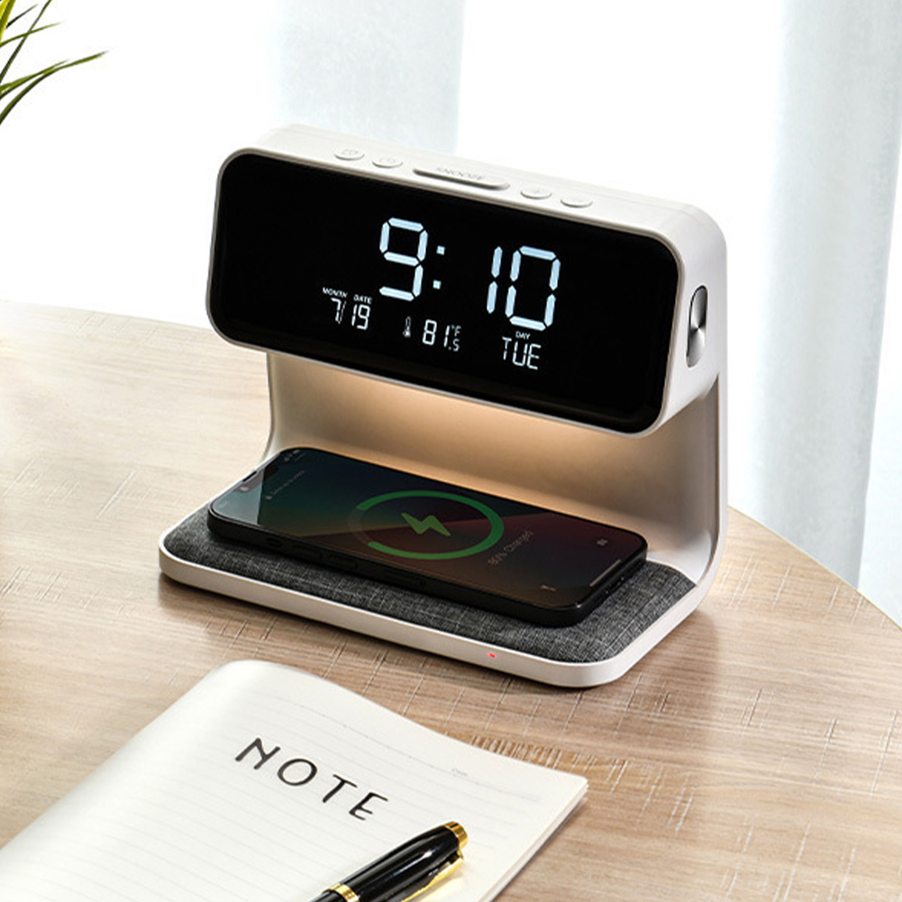 منبه وساعة ديجيتال ذكي مدمج بشاحن وايرلس وإضاءة ليلة