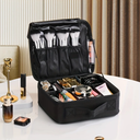 شنطة وتربروف لحمل وتنظيم الميك اب مقسمة من الداخل  بفواصل قابلة للتعديل