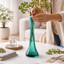 فازة ورد شيك طويلة باللون الأخضر لتجديد ديكور البيت