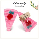 صابونة علي شكل تشيز كيك برائحة الفراولة _ 160 جرام