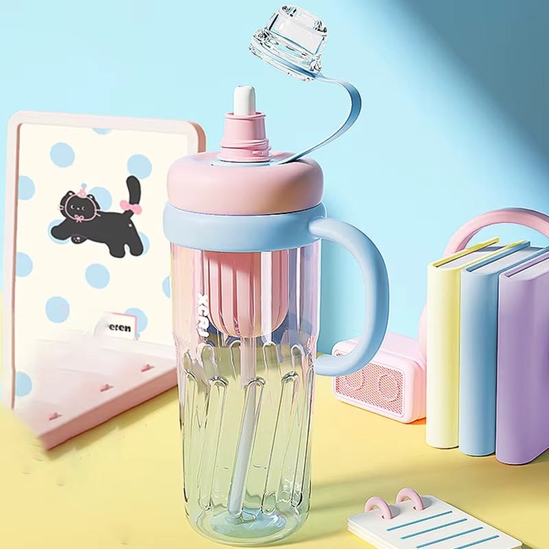 زجاجة مياه بلاستيكية بيد مريحة مناسبة للجيم بسعة 950 ملل