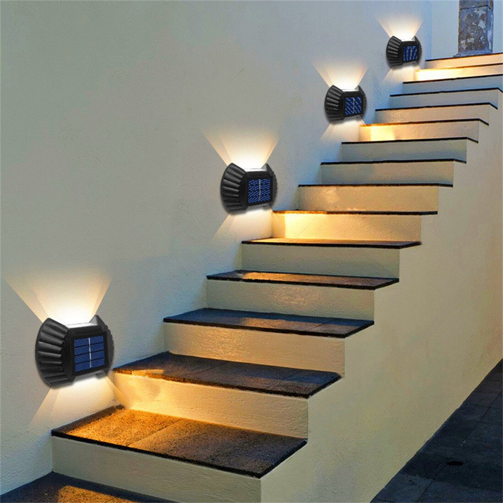 كشاف ليد حائطي وتربروف يعمل بالطاقه الشمسية ويضئ تلقائيآ في الليل 4 قطع